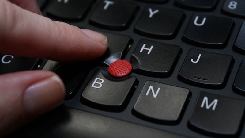 Vì sao một số laptop lenovo có 'nút màu đỏ' giữa bàn phím?