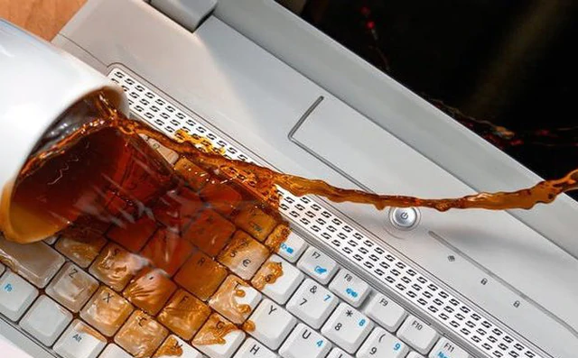 Laptop Bị Vô Nước: Cách Xử Lý Nhanh Và An Toàn